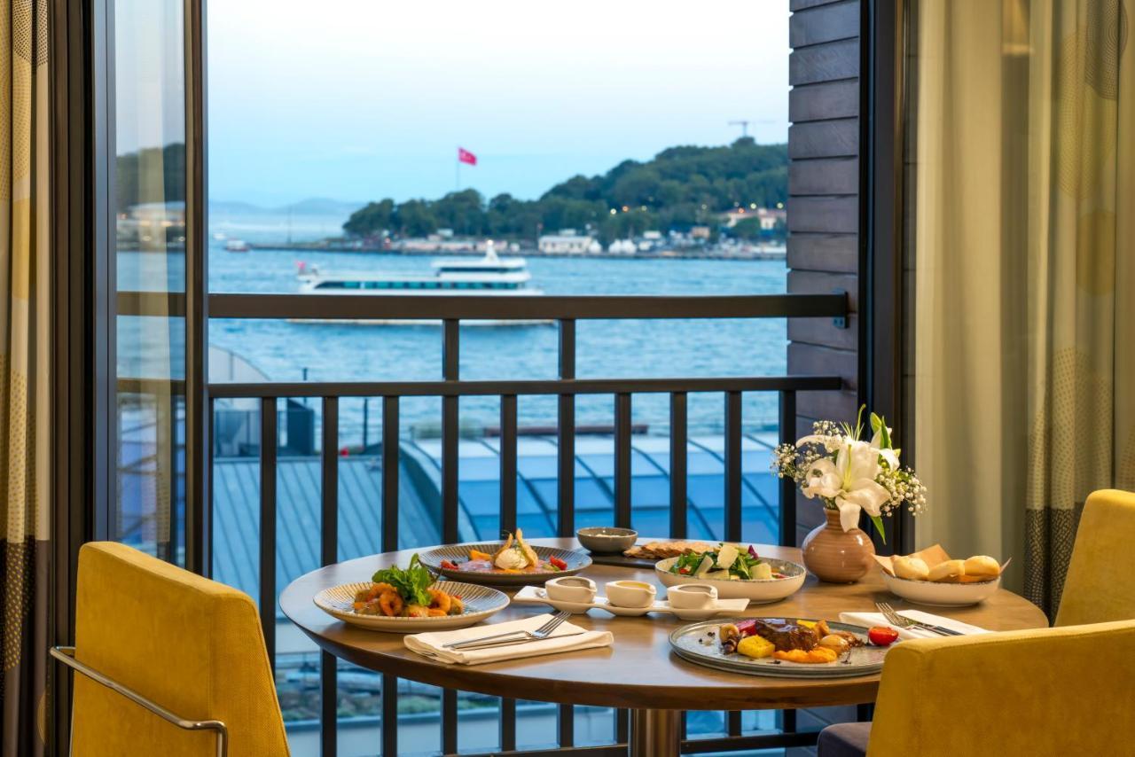 Novotel Istanbul Bosphorus Hotel Екстер'єр фото A view of the Bay of Naples from the hotel
