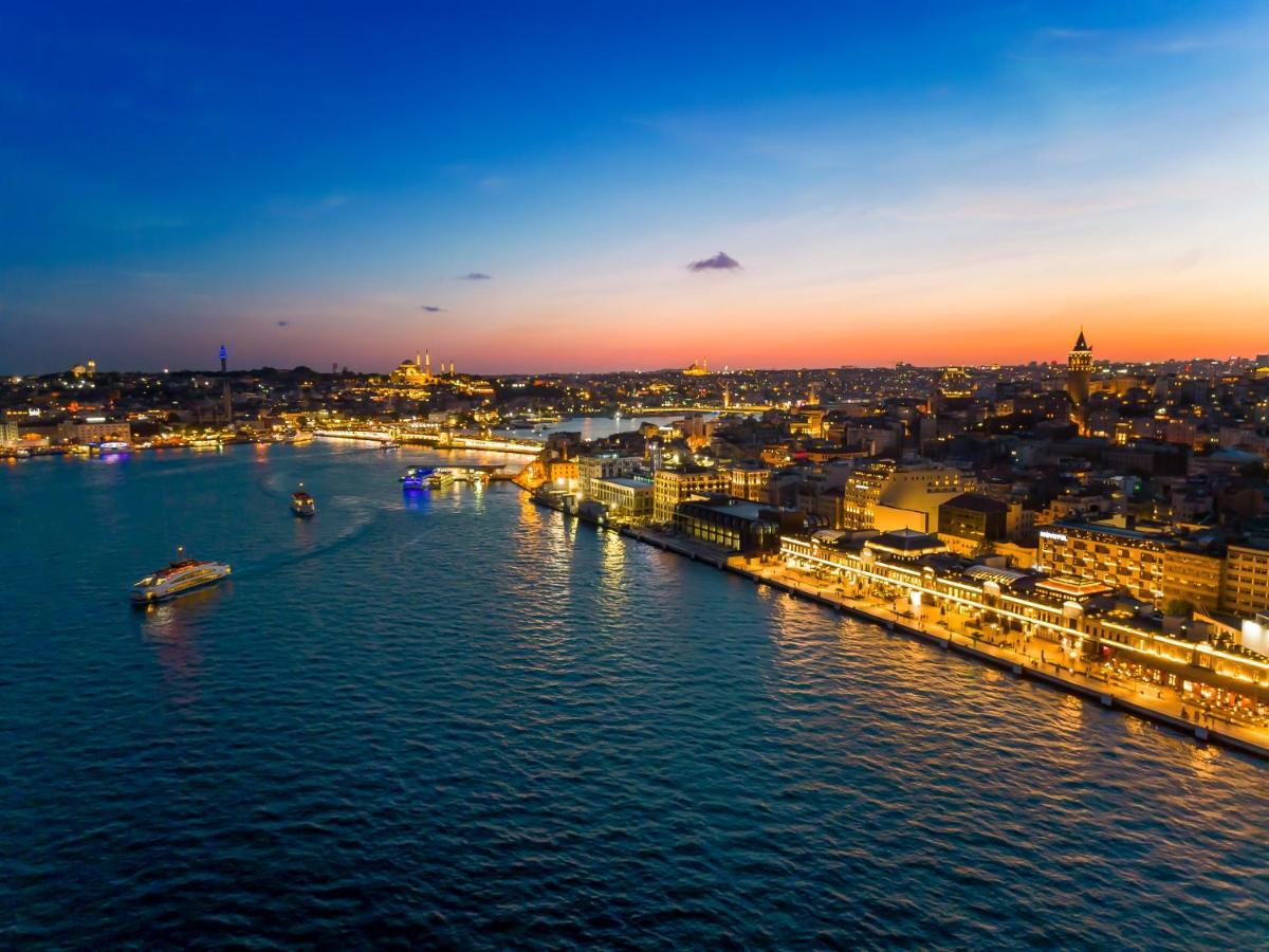 Novotel Istanbul Bosphorus Hotel Екстер'єр фото The Golden Horn at sunset
