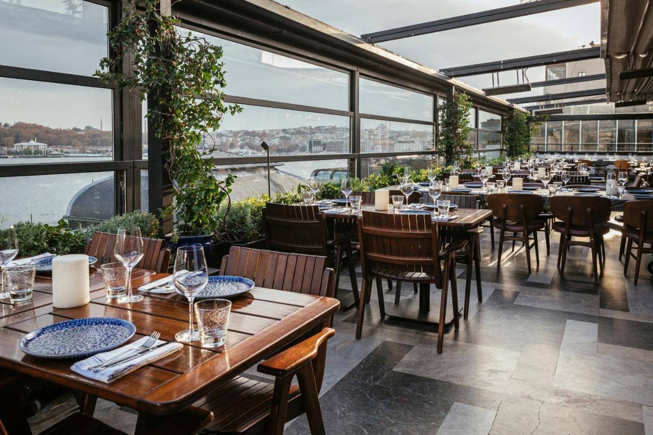Novotel Istanbul Bosphorus Hotel Екстер'єр фото The rooftop restaurant