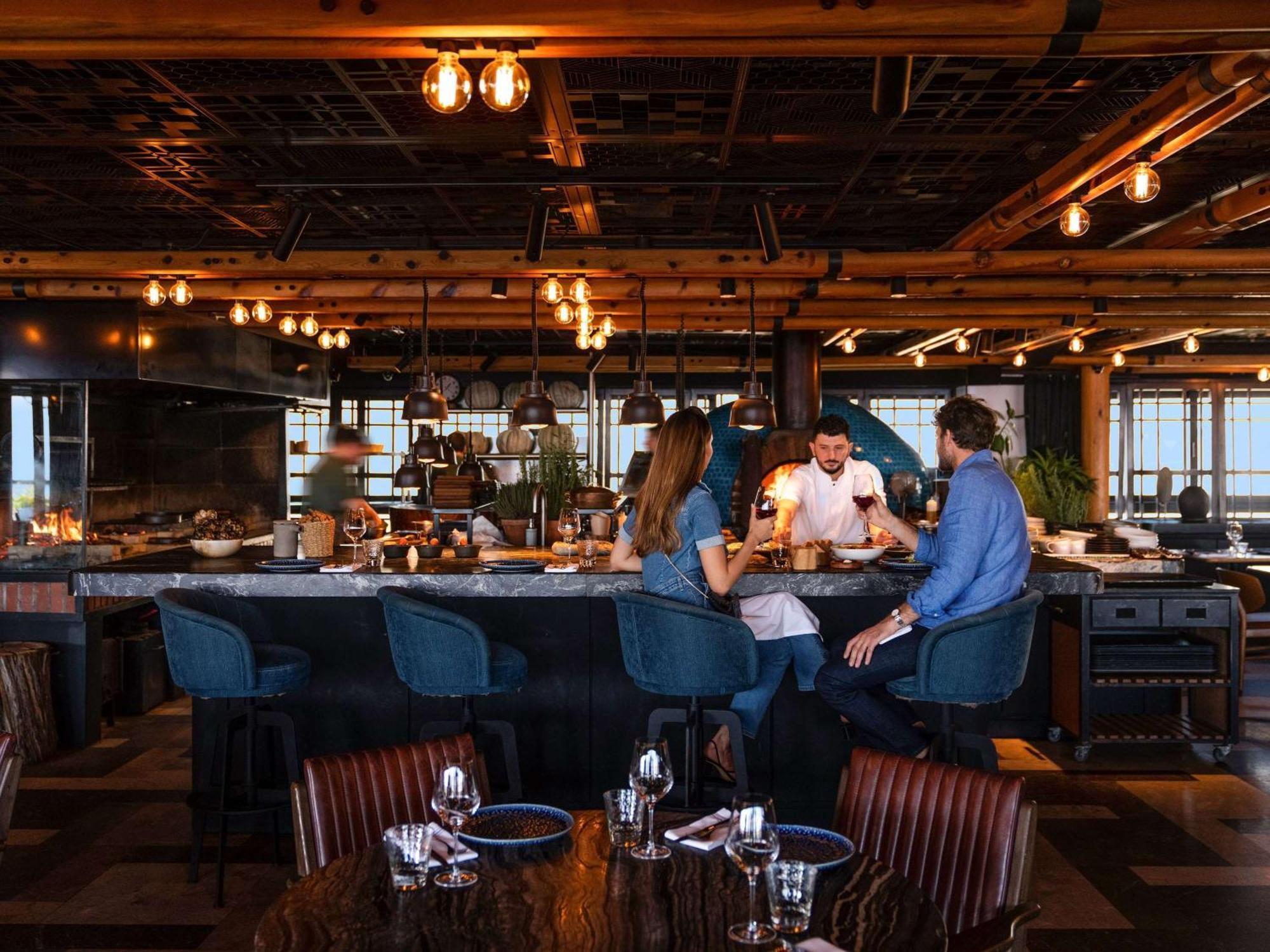 Novotel Istanbul Bosphorus Hotel Екстер'єр фото The Kitchen at the London Hilton on Hyde Park