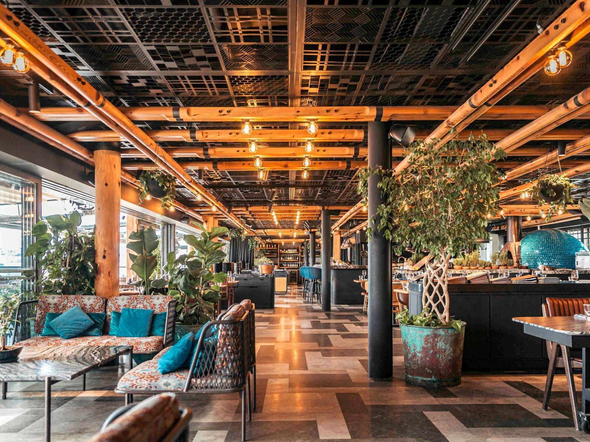Novotel Istanbul Bosphorus Hotel Екстер'єр фото The interior of the restaurant