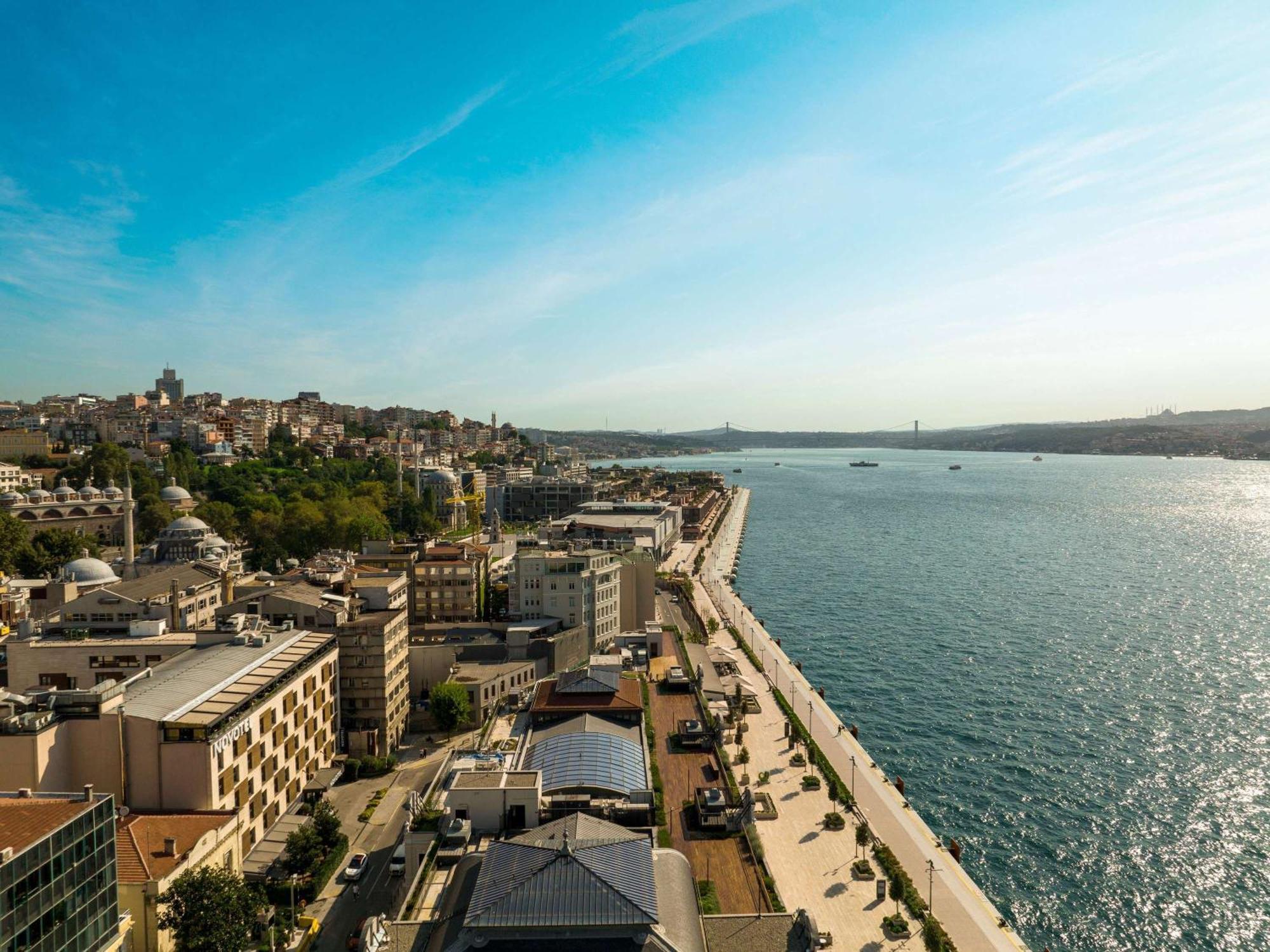 Novotel Istanbul Bosphorus Hotel Екстер'єр фото Aerial view of the promenade