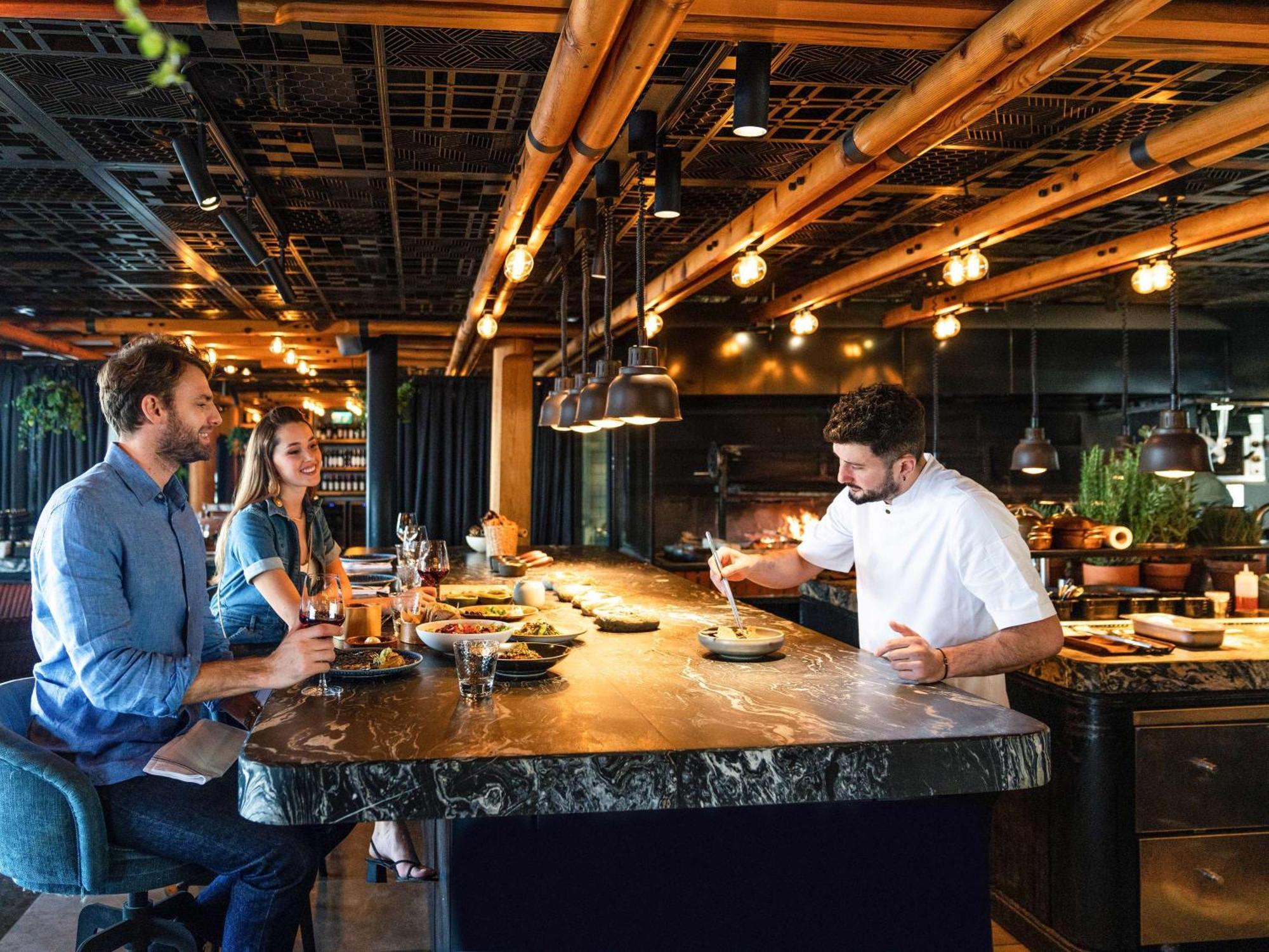 Novotel Istanbul Bosphorus Hotel Екстер'єр фото Chef's Table on board Celebrity Apex